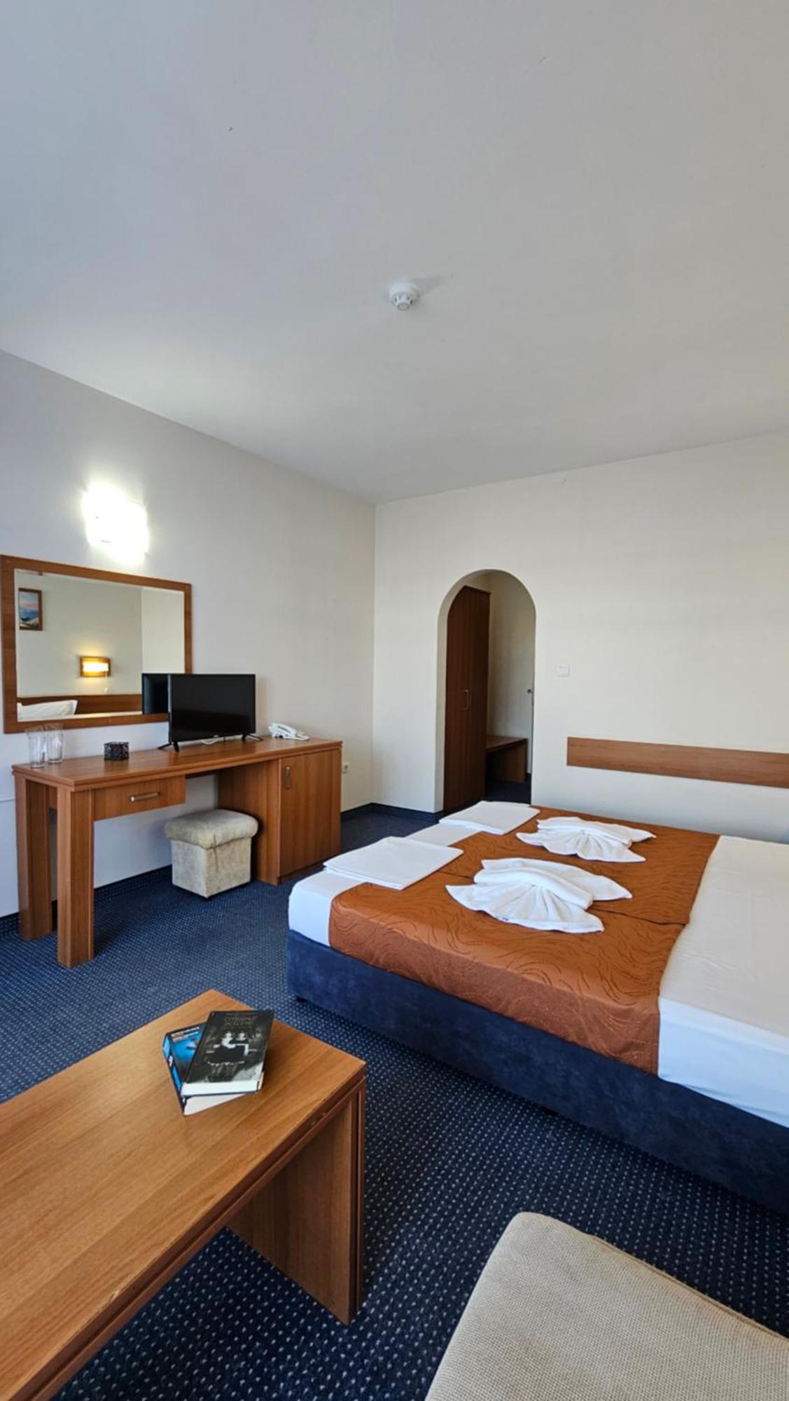 Hotel Liani Slântsjev Brjag Eksteriør bilde