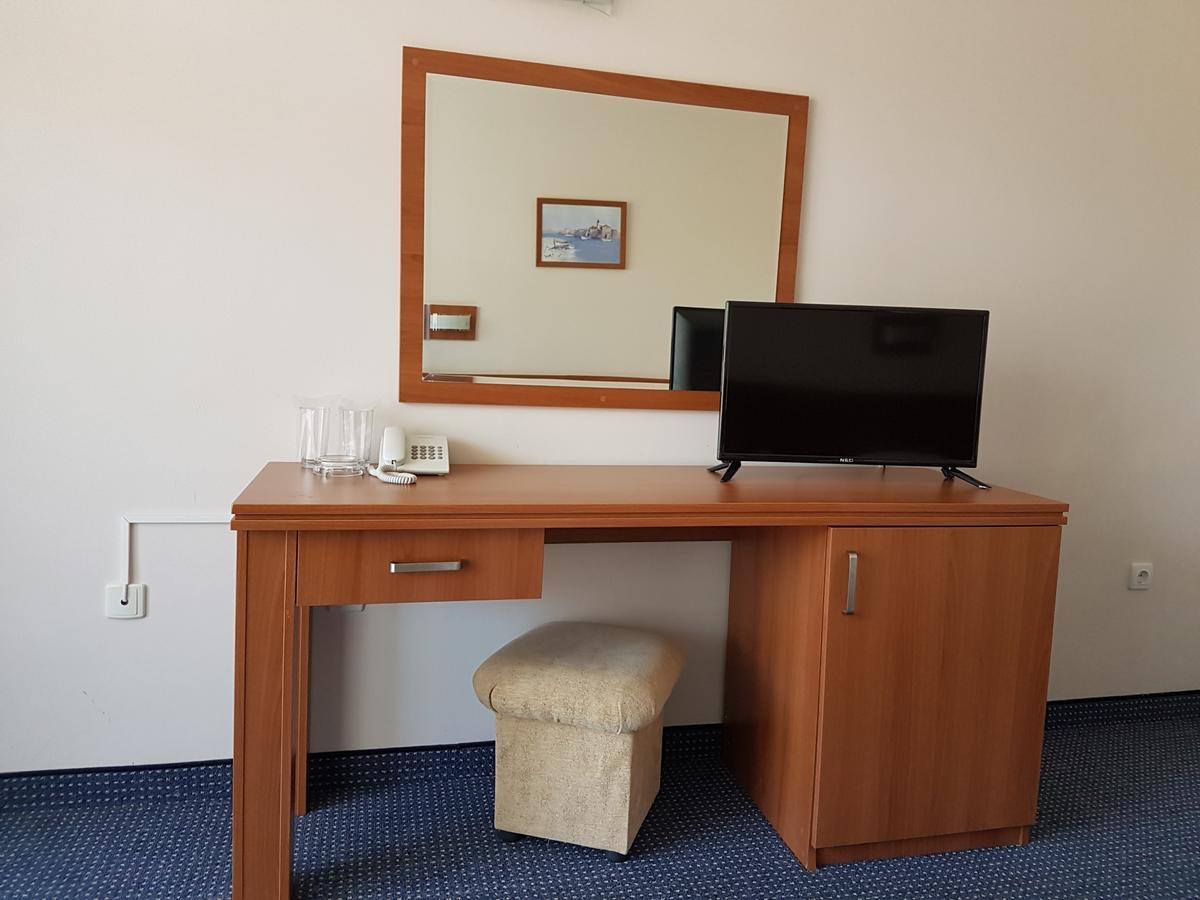 Hotel Liani Slântsjev Brjag Eksteriør bilde